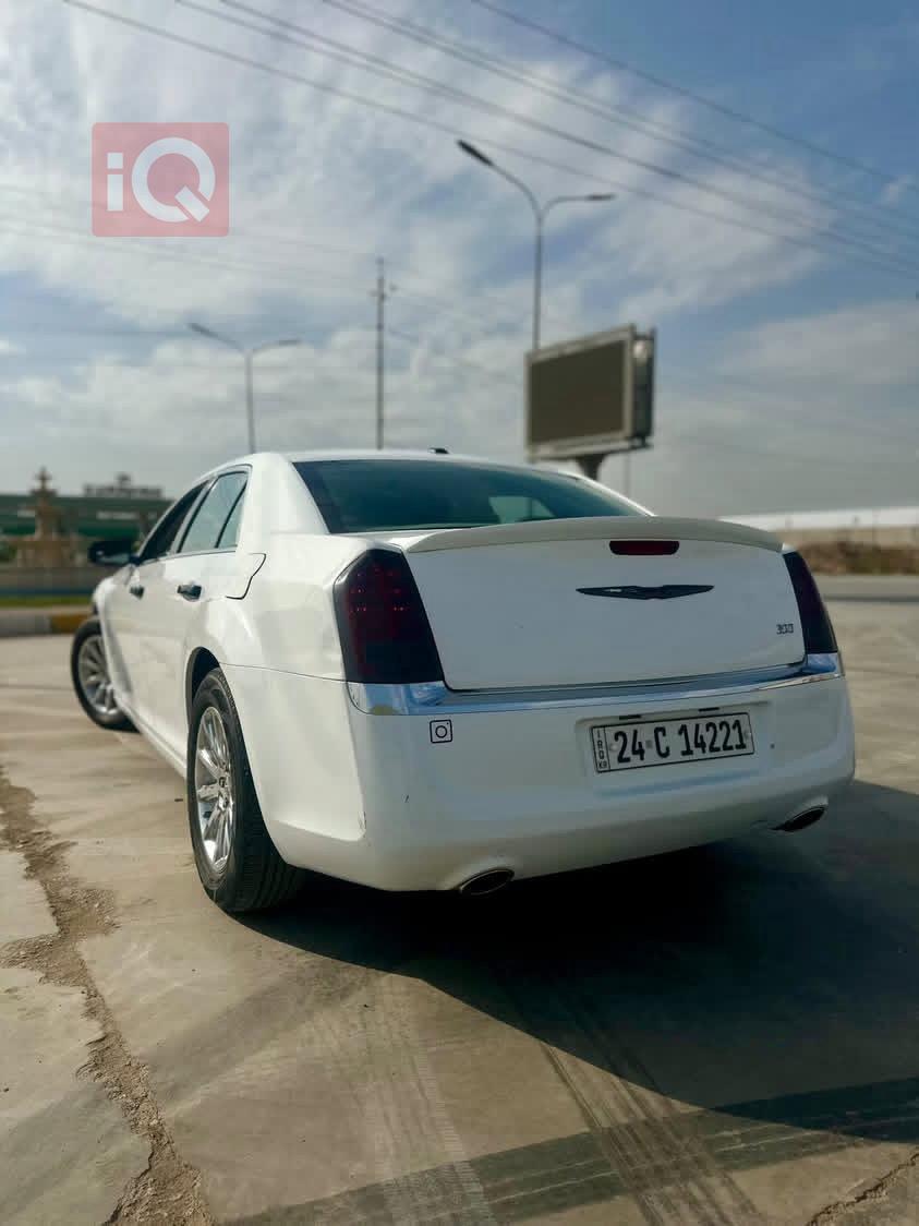 کرایسلەر 300